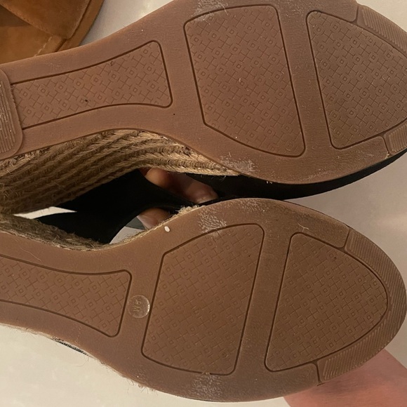 New Tory Burch Size 9. New, No tags. Beautiful black suede gold sign. - Picture 10 of 11